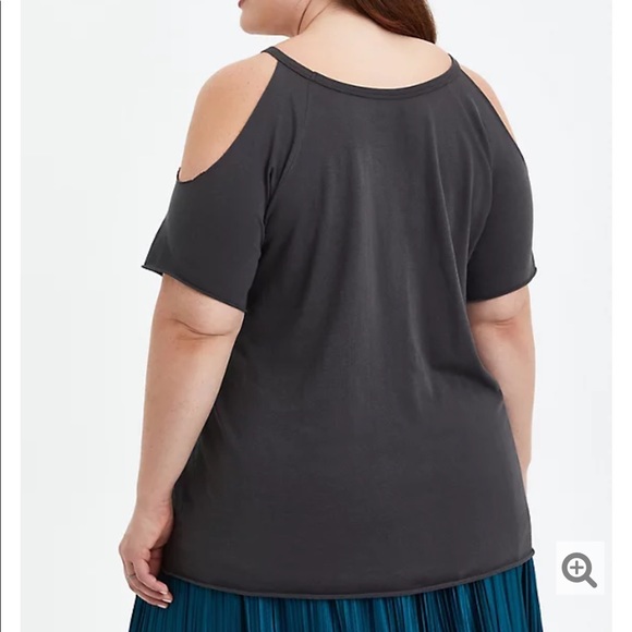 Nwt Torrid size 3 Beatles cold shoulder top - Picture 3 of 5